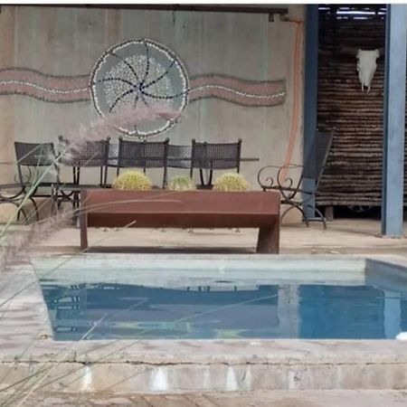 Hackberry House Black Thorn Cottage, Off Grid Khemsbok Екстер'єр фото