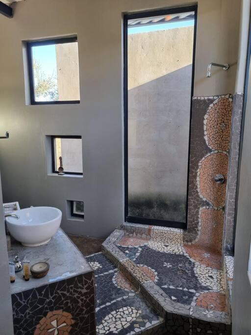 Hackberry House Black Thorn Cottage, Off Grid Khemsbok Екстер'єр фото