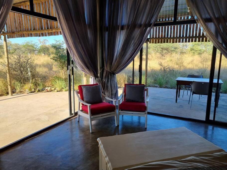 Hackberry House Black Thorn Cottage, Off Grid Khemsbok Екстер'єр фото