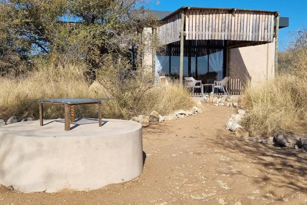 Hackberry House Black Thorn Cottage, Off Grid Khemsbok Екстер'єр фото